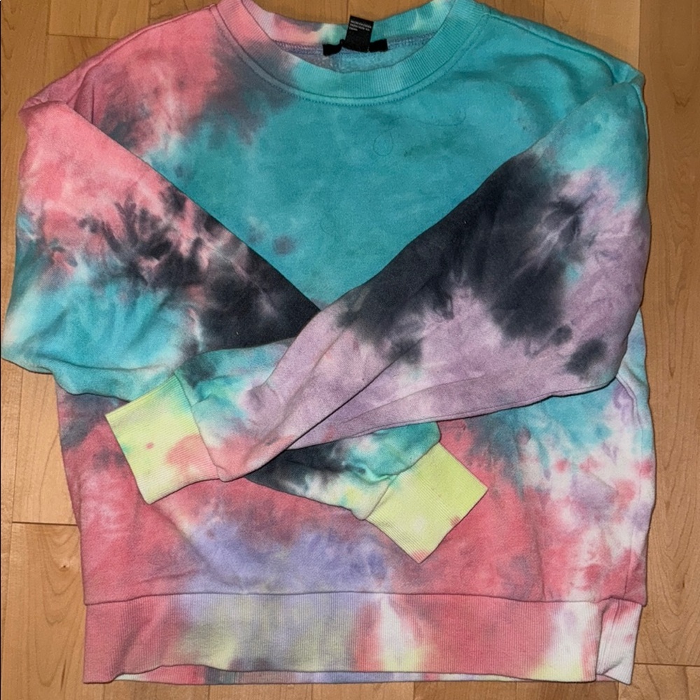 Forever 21 Blue and Pink Crew Neck Sweater